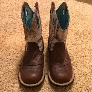 Ariat Round Toe Cow Girl Boots